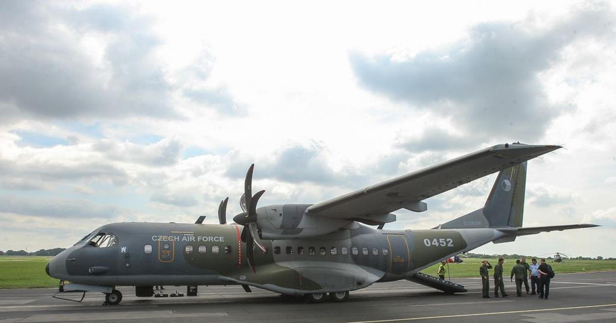 „Jsme připraveni reagovat.“ Letadlo s českými vojáky v epicentru íránské krize