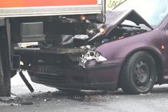 Ledovka sevřela Cheb. Nehoda střídala nehodu