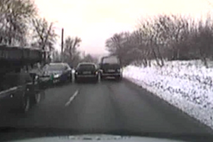 Policejní honička v dopravní špičce v Praze. Pirát silnic měl zákaz řízení