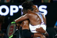 Serena a Venus Williamsovy ve finále Australian Open 2017
