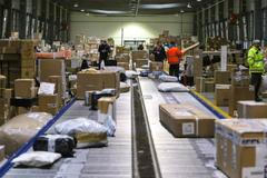 Pražské depo PPL před Vánoci