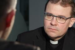 Zlo je svině, jde s ním ale bojovat. Bráníme více naše pohodlí a konzum než hodnoty, říká Holub