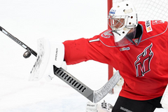 Brankář Nižněkamsku Andrej Karejev