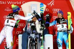 Veronika Velez-Zuzulová, Petra Vlhová (6) a Šárka Strachová (3) na stupních vítězů