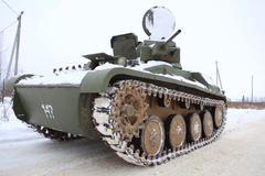 Muž si v garáži postavil funkční tank. Na zahradě má i kulomet