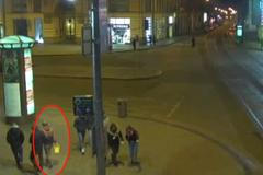 Kuriózní zásah v centru Prahy. Opilec ukradl kbelík s majonézou a pak utíkal přes Václavák