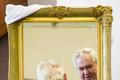 Miloš Zeman dary kraje zrcadlo v pozlaceném rámu Krovéhradecký