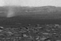 Vozítko Curiosity zachytilo prašné víry letící nad povrchem Marsu