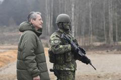 Ministr obrany Martin Stropnický oznámil, že pětice českých vojáků byla z Litvy stažena.