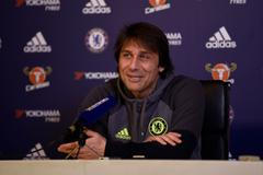 Antonio Conte na tiskové konferenci Chelsea
