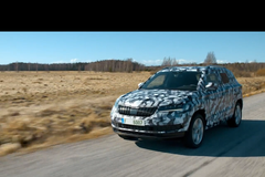 Škoda ukázala nové SUV v maskáčích. Nový Karoq je větší než Yeti