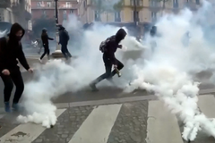 V Paříži vyšli demonstranti do ulic. Nechtějí Le Penovou za prezidentku Francie