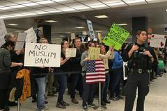 Protesty proti Trumpovi, Dullesovo letiště ve Washingtonu, leden 2017