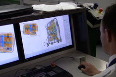 Letiště začne kontrolovat stopy výbušnin v kufrech. Dejte si na ně zámky, které lze otevřít
