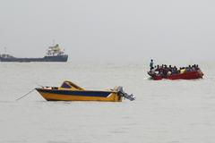 Bouře Mora v Bangladéši. Evakuace lidí na lodi.