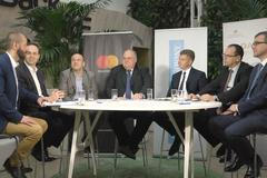 Kulatý stůl: Jaká je budoucnost bankovek a mincí? Bezhotovostní platby je nevytlačí