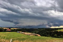 Na začátek víkendu si připravte deštníky. V neděli se oteplí