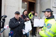 Sedlák Rada, který vede spor s Babišem, zablokoval vchod do ministerstva financí