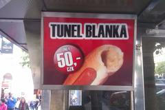 Cedule, vzkazy, názvy na obchodech