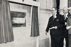 První bankomat na světě