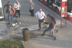 Policie zadržela útočníka, který brutálně napadl seniora