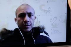 Pokud bojujeme, jsme za teroristy. Když utečeme, říkáte, že jsme měli bojovat, tvrdí Syřan