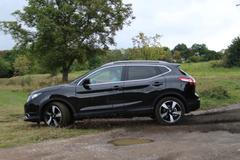 Nissan Qashqai bok šotolina