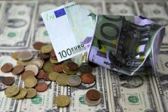 Dolar, bankovka, měna, peníze - ilustrační foto