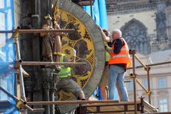 Demontáž kalendária orloje