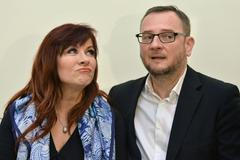 Jana Nečasová s manželem Petrem Nečasem u Městského soudu v Praze.