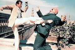 Roger Moore jako James Bond ve filmu Agent, který mne miloval z roku 1977