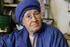 Sviští tady kulky, granát nám dopadl na zahradu. Přišli jsme o vše, popisuje Olga válku na Ukrajině