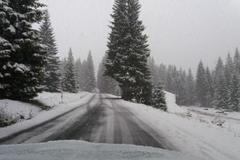 Na hory se vrátil sníh. Takhle to v neděli vypadalo na Šumavě