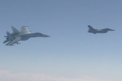 Rusové odháněli od letadla s ministrem obrany stíhačku NATO