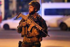 Belgičtí vojáci teroristu zneškodnili.