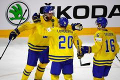 MS 2017, Kanada-Švédsko: švédská radost - Victor Hedman, Joel Lundqvist a Marcus Krüger