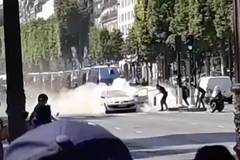 Muž natočil dramatické chvíle po neúspěšném útoku islamisty v centru Paříže