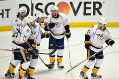 Hokejisté Nashvillu se radují z výhry v semifinále play off NHL