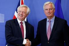David Davis a Michel Barnier