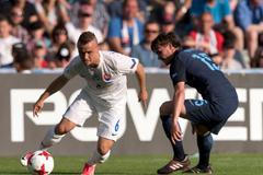 Stanislav Lobotka během Eura do jednadvaceti let v zápase proti Anglii