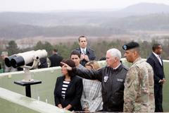 Mike Pence při návštěvě demilitarizované zóny mezi Korejemi