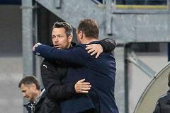 Dva góly, 100. gól Bakoše a důvod k objetí. Plzeň si před duelem se Spartou pojistila čelo tabulky