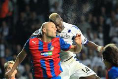 David Bystroň a Dame N'Doye v předkole Ligy mistrů FC Kodaň-Viktoria Plzeň