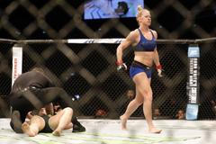 Knockout Holly Holmové proti Bethe Correiové