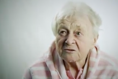 Každý tam musíme. Dojemný spot s poselstvím od lidí, kteří jsou smíření se smrtí