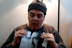 Noah Maloney a jeho pojídání fotky herce