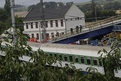 Vlak EuroCity narazil u Studénky do mostu