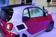 Skvělá vychytávka do aut. Okénka aut se změní na promítací displeje