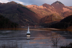 Rumunská vesnice Geamana se postupně potápí