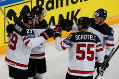 MS 2017, Kanada-Slovinsko: Nate Mackinnon slaví gól (29)